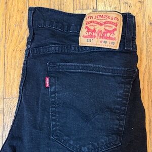 Levi's Dark Denim Jeans with Signature Patch